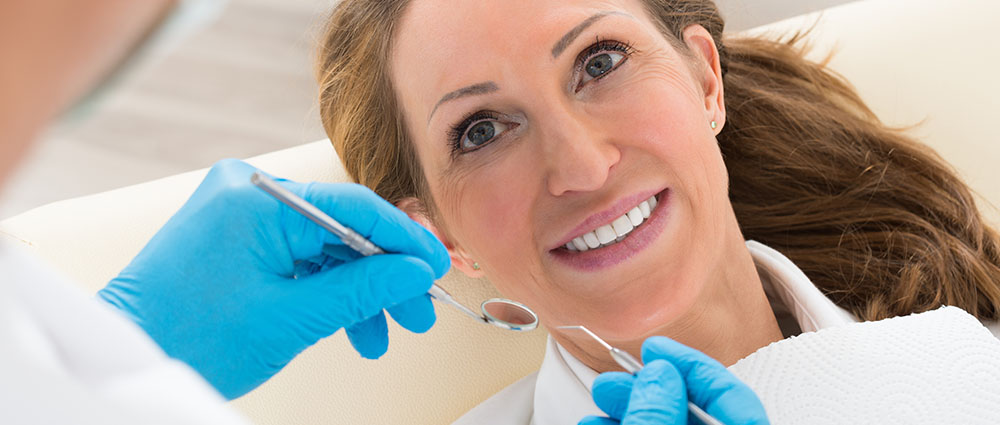 Implantatnachsorge beim Zahnarzt in Altenessen